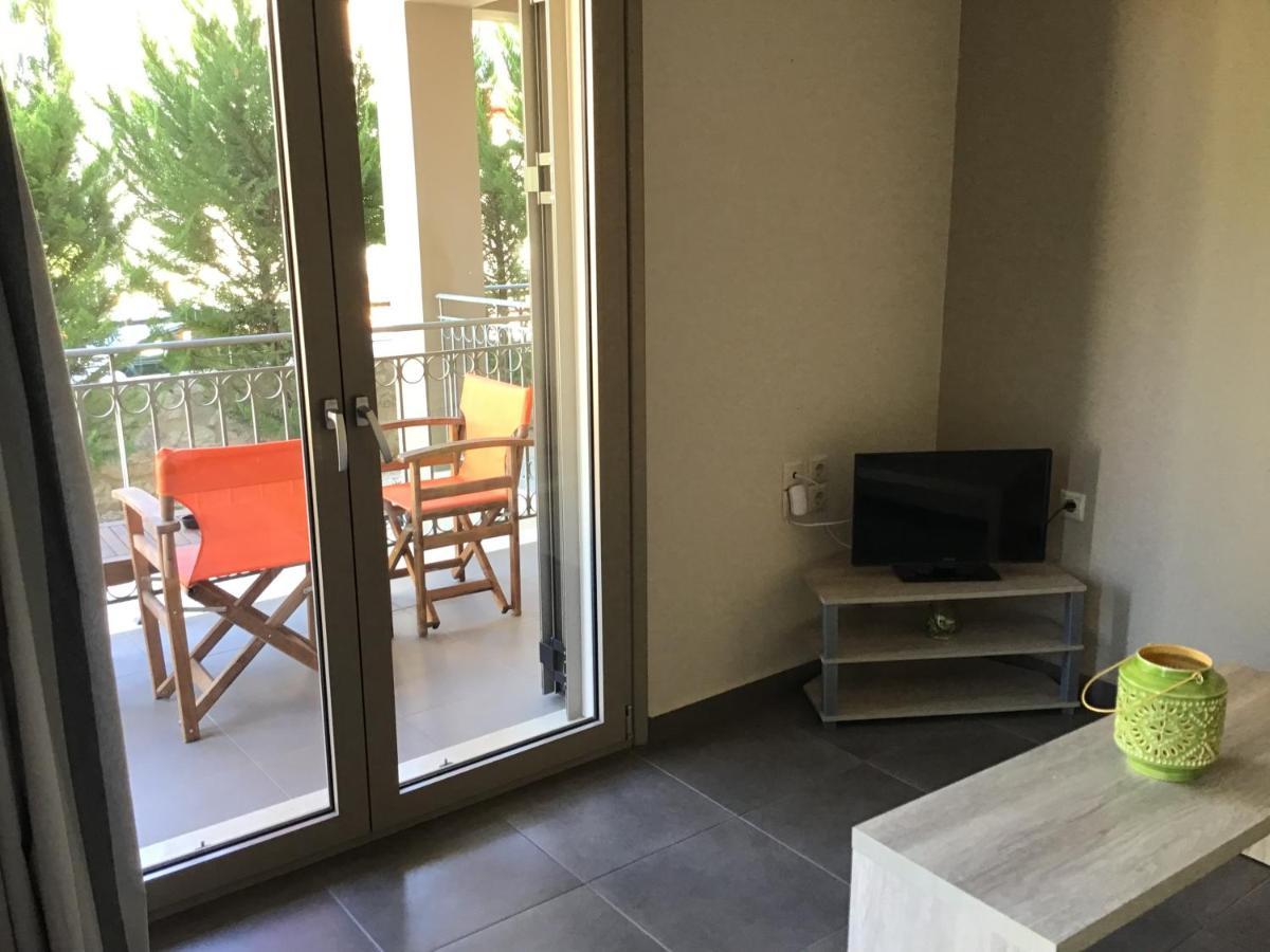 קרבומילוס D'Angelos Apartments מראה חיצוני תמונה