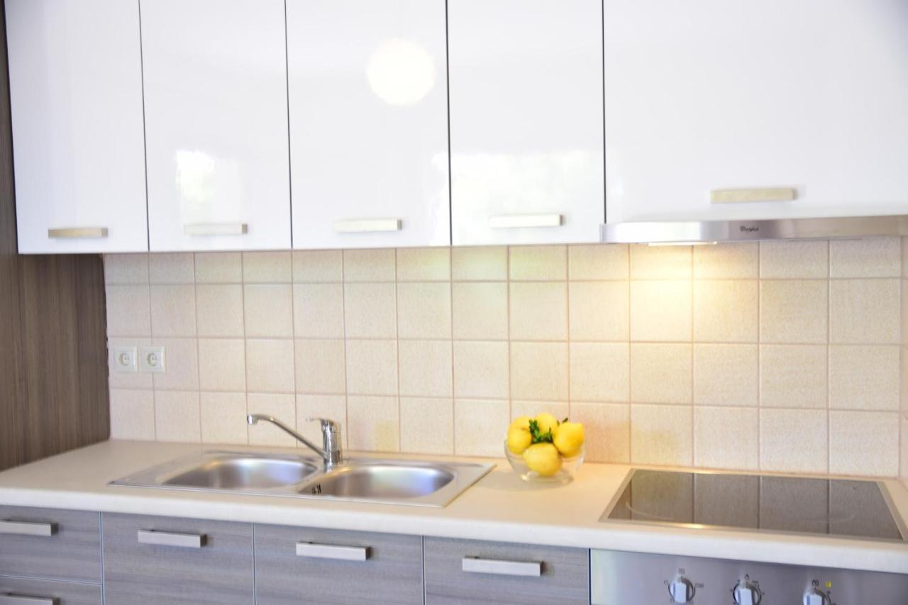 קרבומילוס D'Angelos Apartments מראה חיצוני תמונה