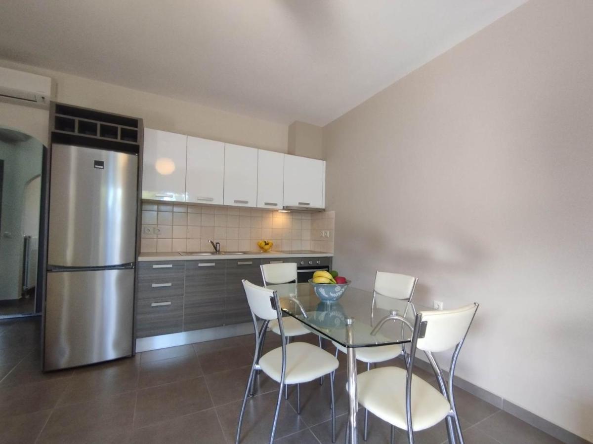 קרבומילוס D'Angelos Apartments מראה חיצוני תמונה